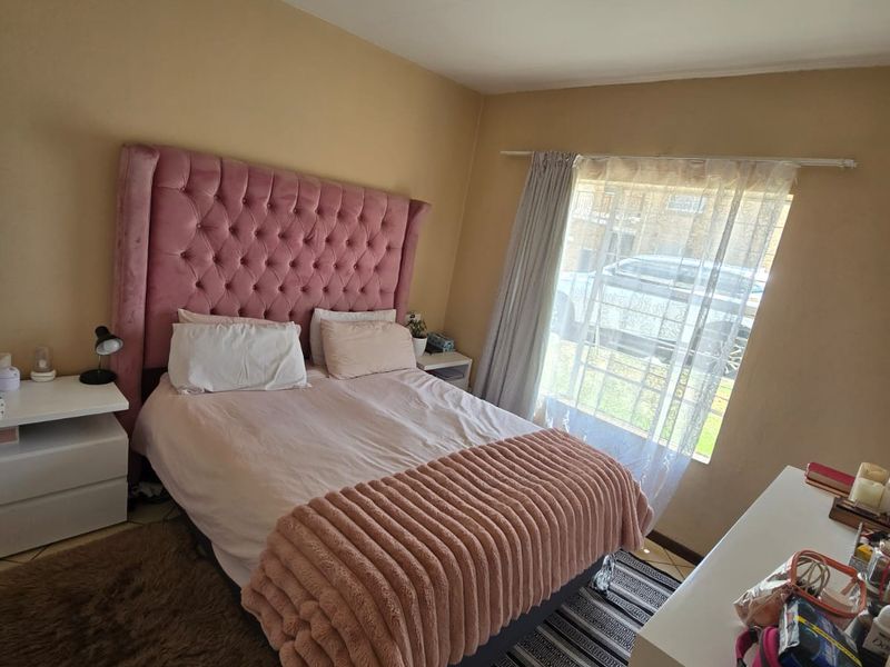 Apartment For Sale in Honeypark - Photo 8