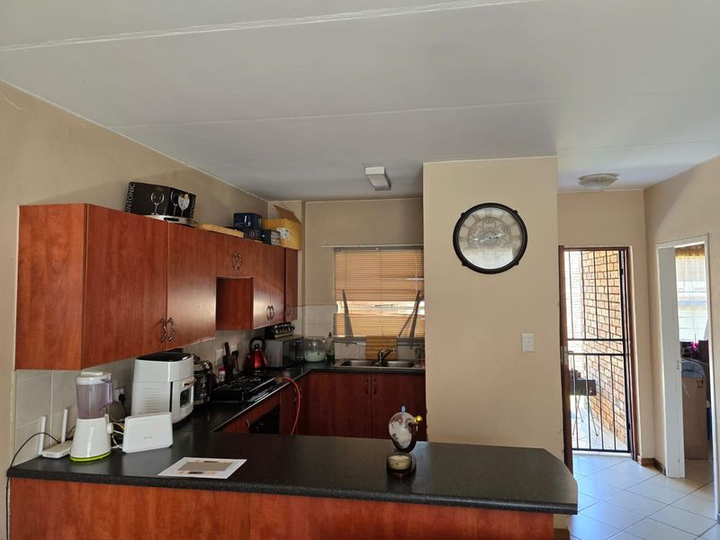 Apartment For Sale in Honeypark - Photo 4