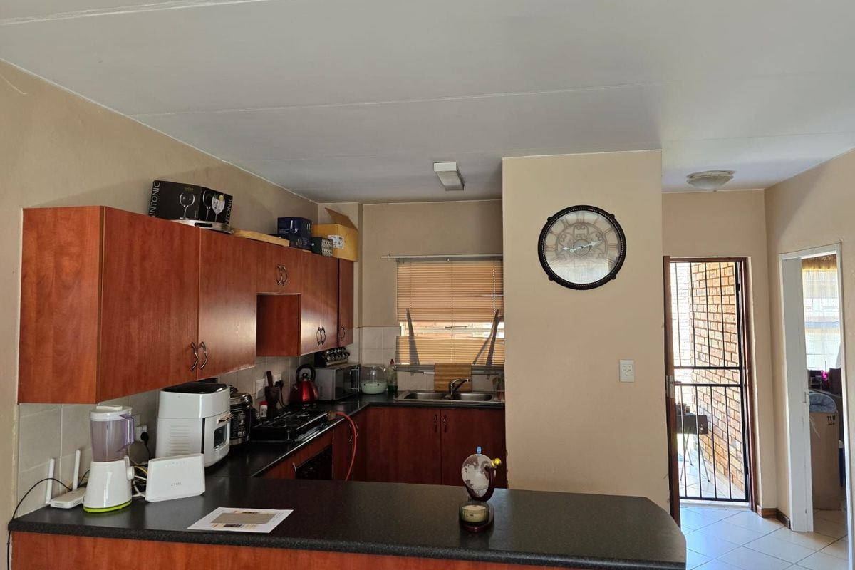 Apartment For Sale in Honeypark - Photo 4