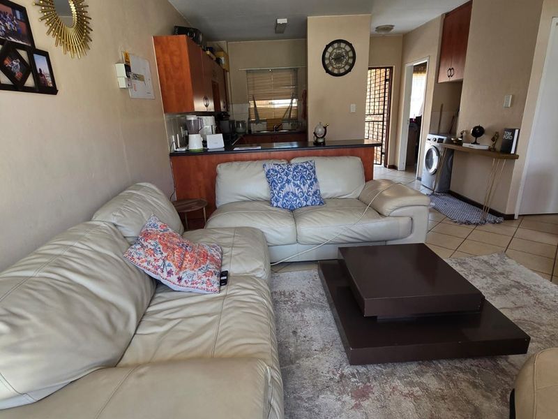 Apartment For Sale in Honeypark - Photo 3