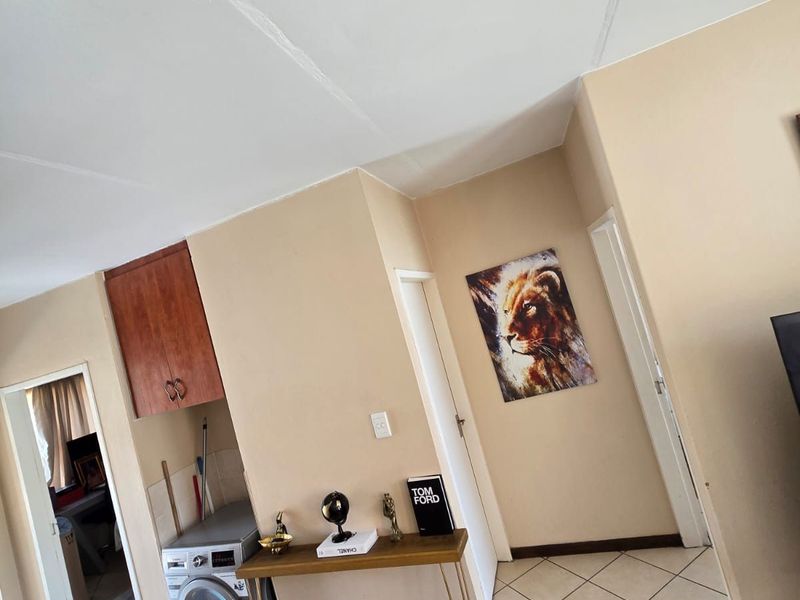 Apartment For Sale in Honeypark - Photo 5