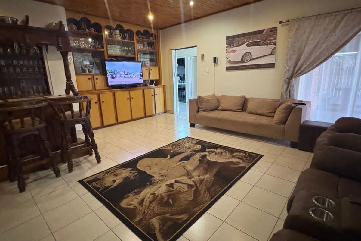 House For Sale in Northview - Photo 3