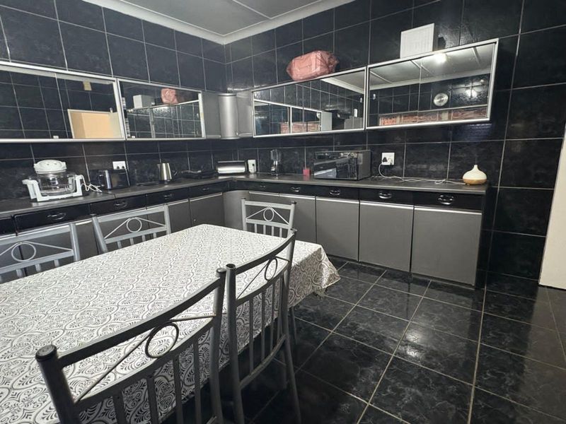 House For Sale in Northview - Photo 8