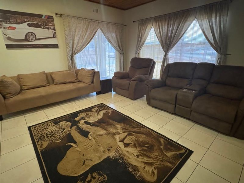 House For Sale in Northview - Photo 4