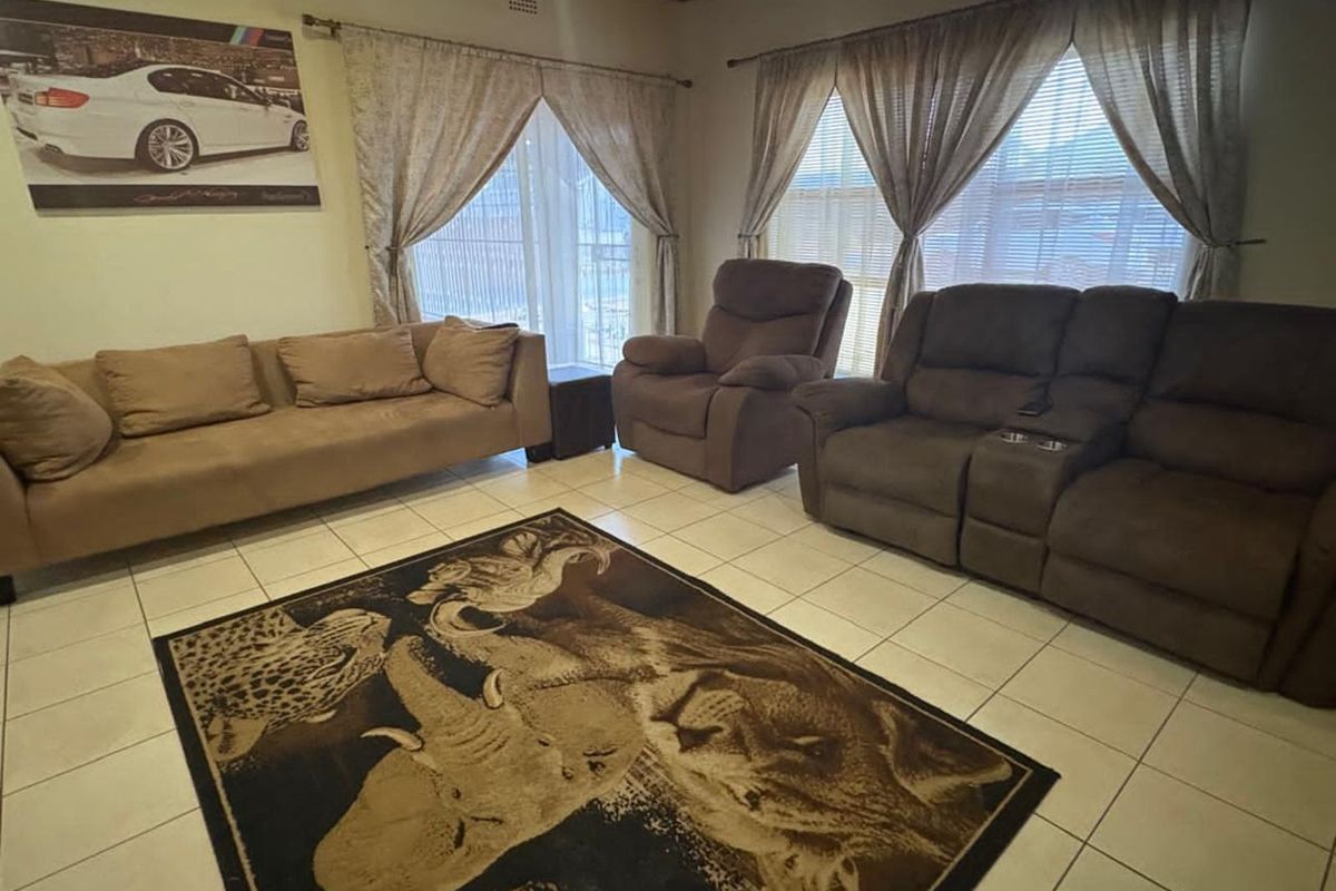 House For Sale in Northview - Photo 4