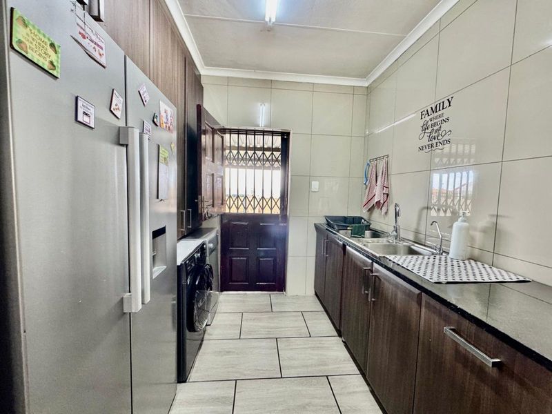 House For Sale in Secunda Central - Photo 7