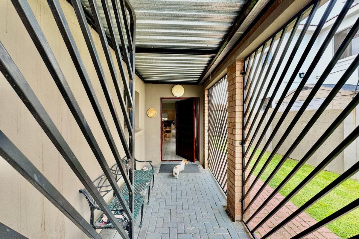 House For Sale in Secunda Central - Photo 2