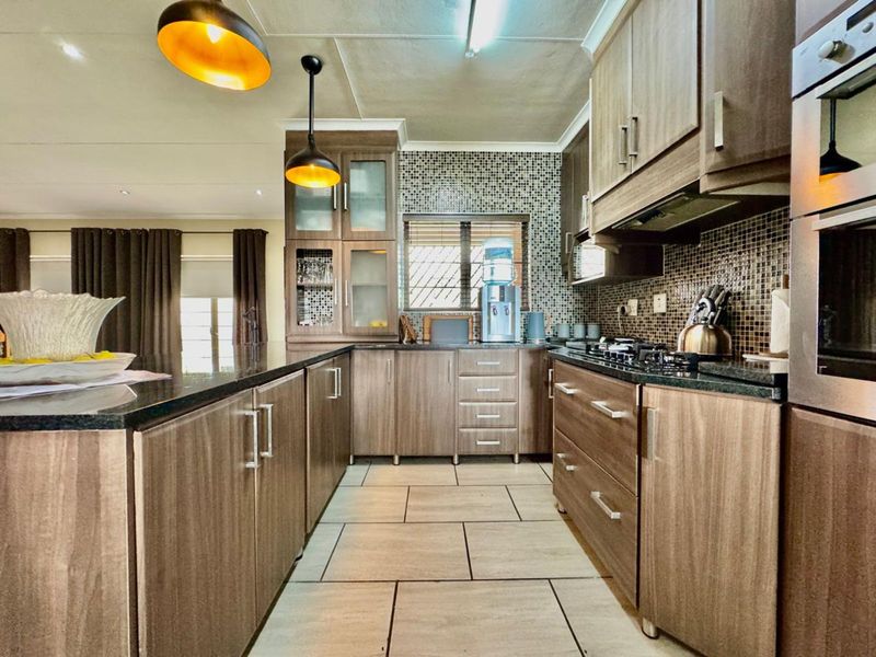 House For Sale in Secunda Central - Photo 5