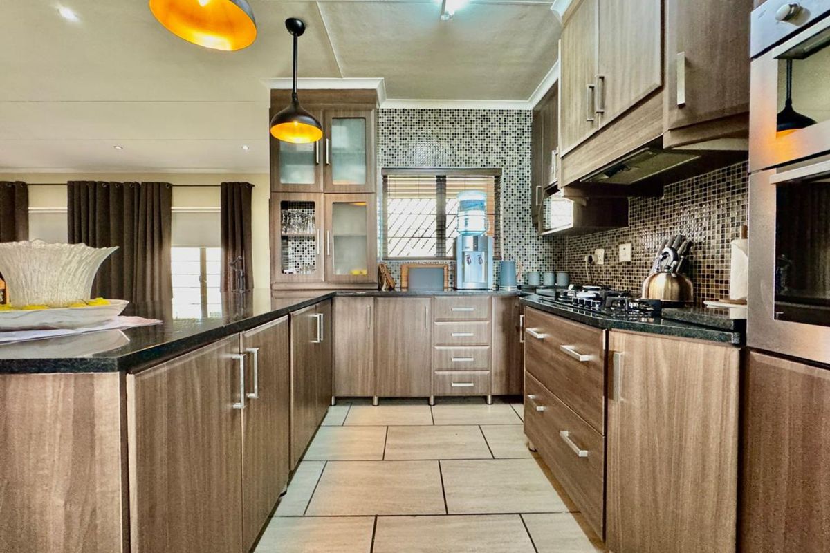 House For Sale in Secunda Central - Photo 5