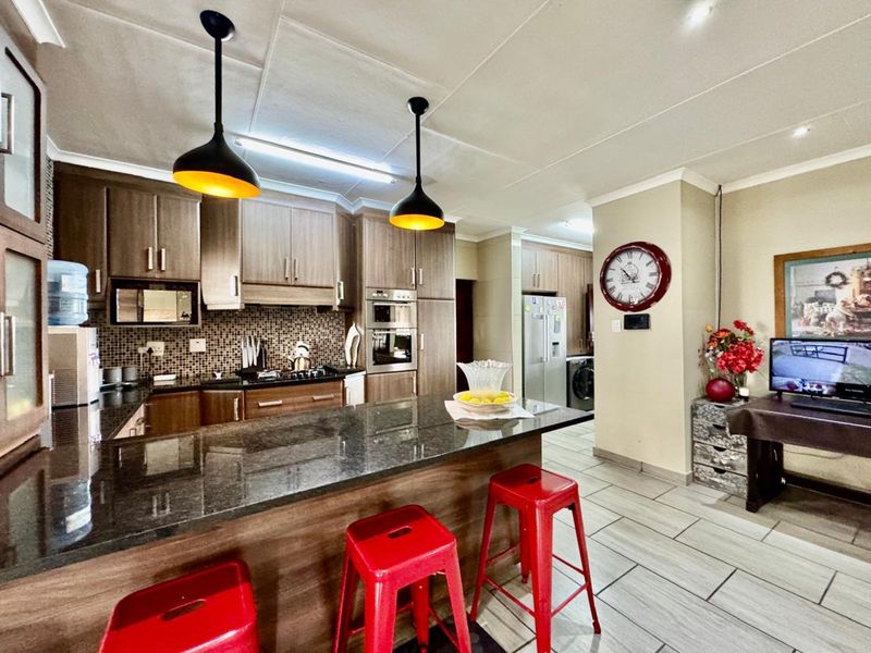 House For Sale in Secunda Central - Photo 3