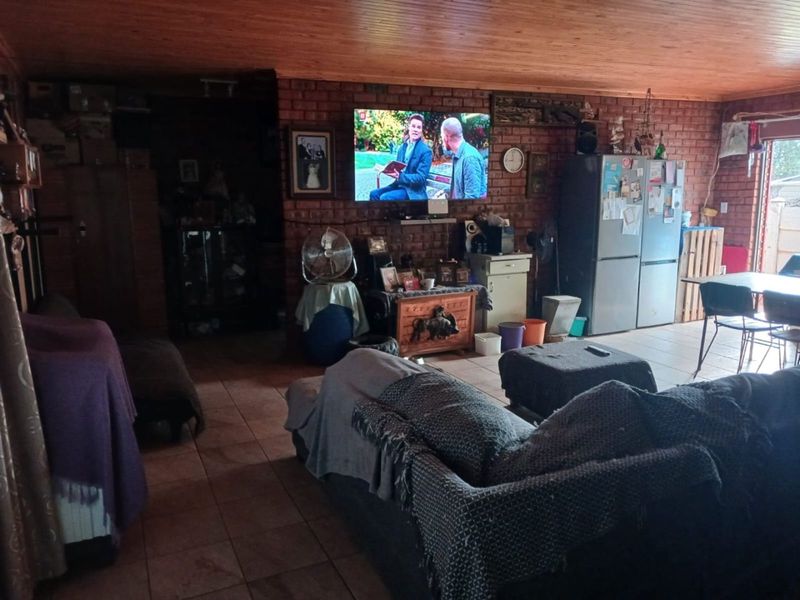 House For Sale in Hadison Park - Photo 2