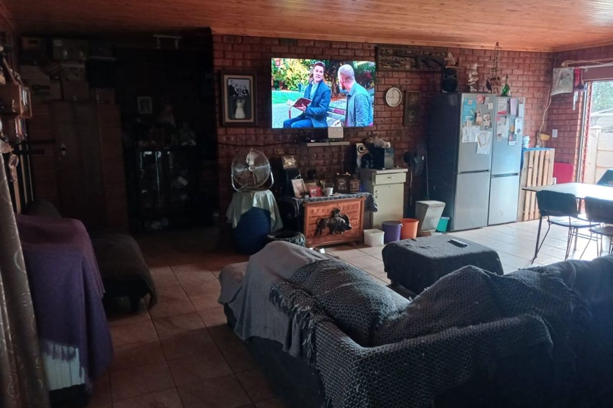 House For Sale in Hadison Park - Photo 2