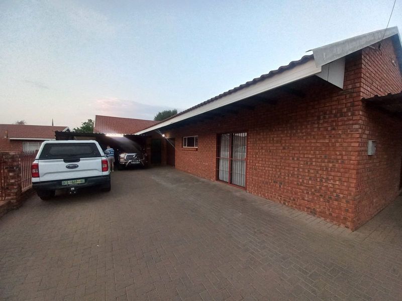 House For Sale in Hadison Park - Photo 9