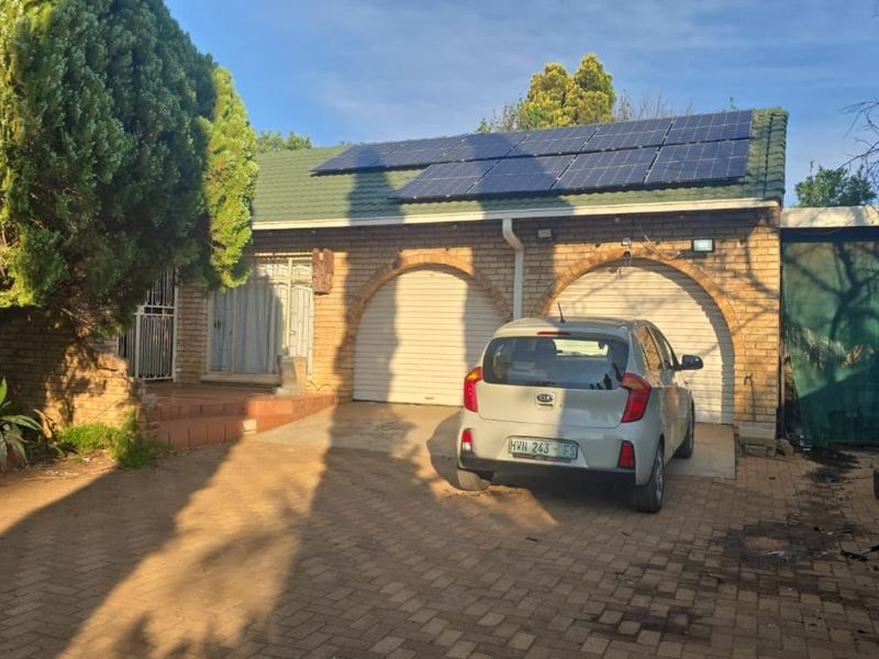 House For Sale in Neserhof Ext 1 - Photo 2