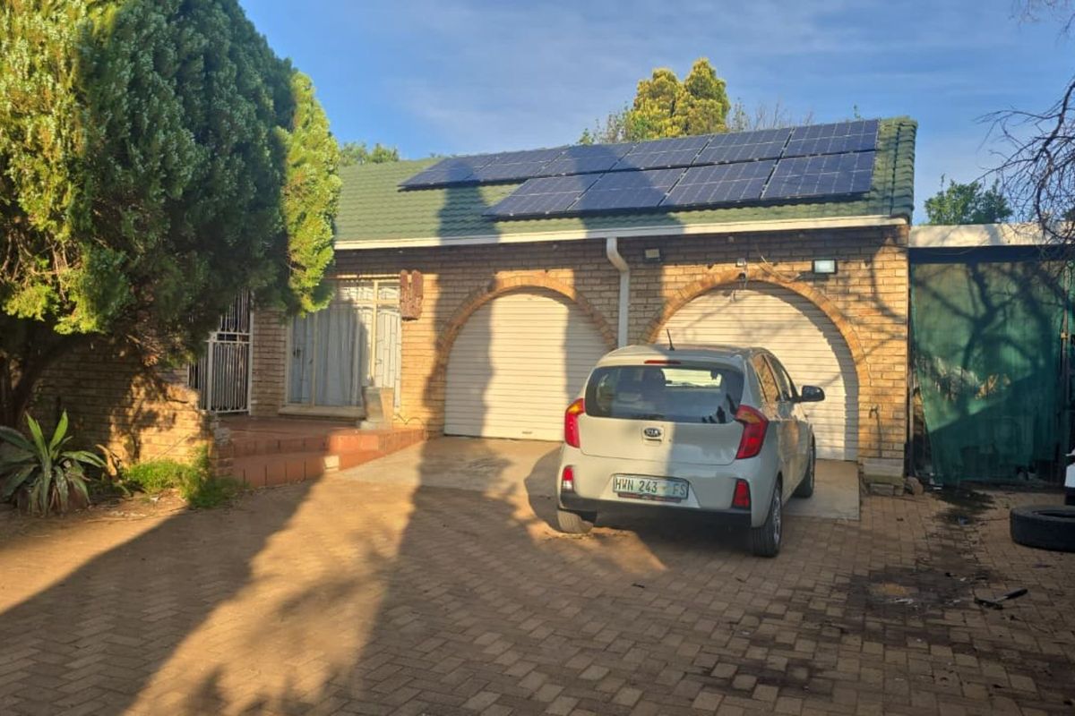 House For Sale in Neserhof Ext 1 - Photo 2