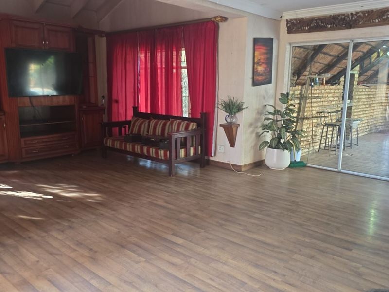 House For Sale in Neserhof Ext 1 - Photo 3