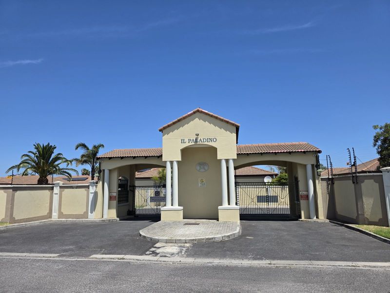 House For Sale in Strand South - Photo 5