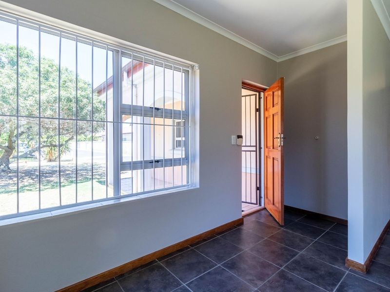 House For Sale in Strand South - Photo 9
