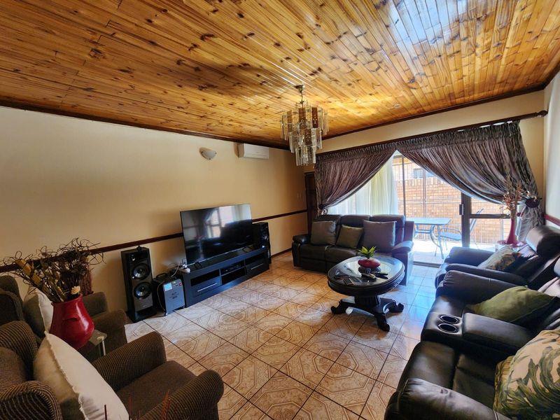 House For Sale in Minerva Gardens - Photo 2