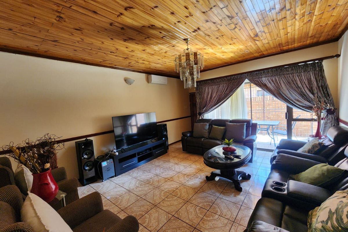 House For Sale in Minerva Gardens - Photo 2