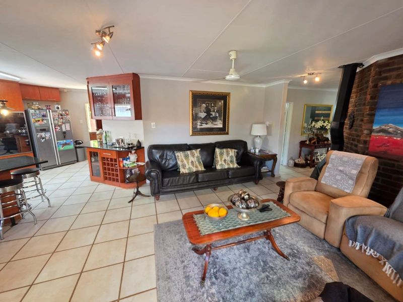 House For Sale in Royldene - Photo 3