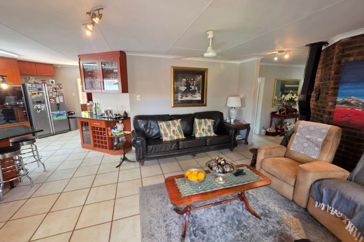 House For Sale in Royldene - Photo 3