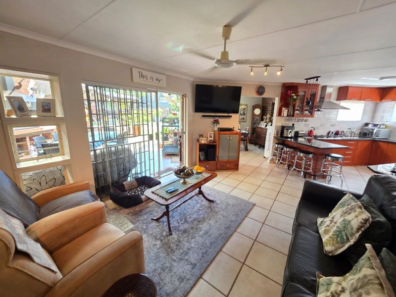 House For Sale in Royldene - Photo 4