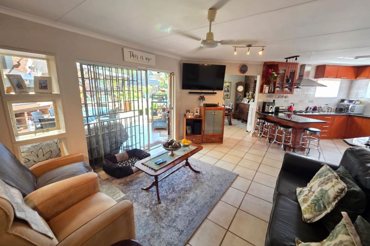 House For Sale in Royldene - Photo 4