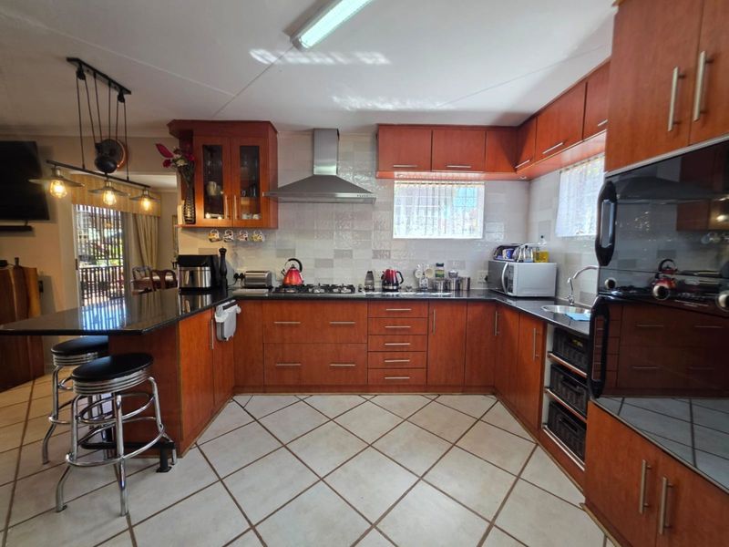 House For Sale in Royldene - Photo 9