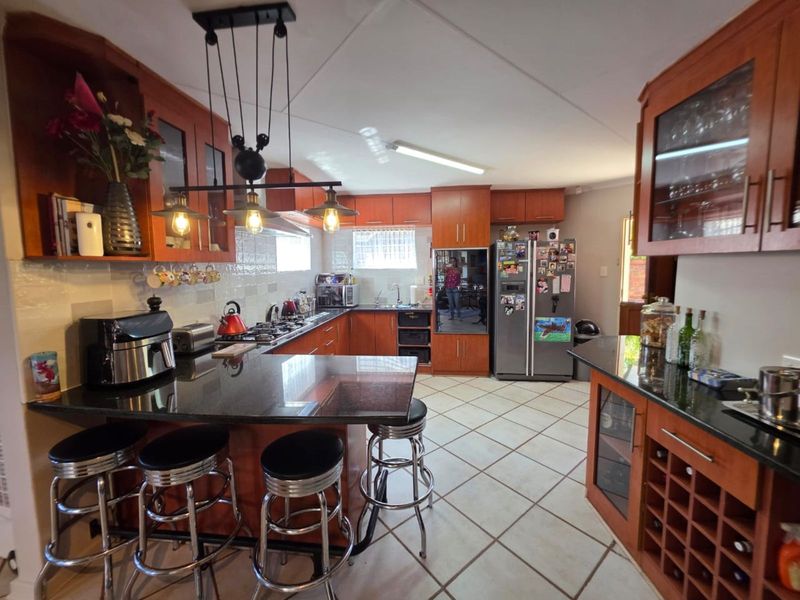 House For Sale in Royldene - Photo 8