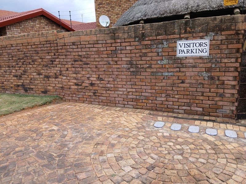 Townhouse For Sale in Culemborg Park - Photo 2