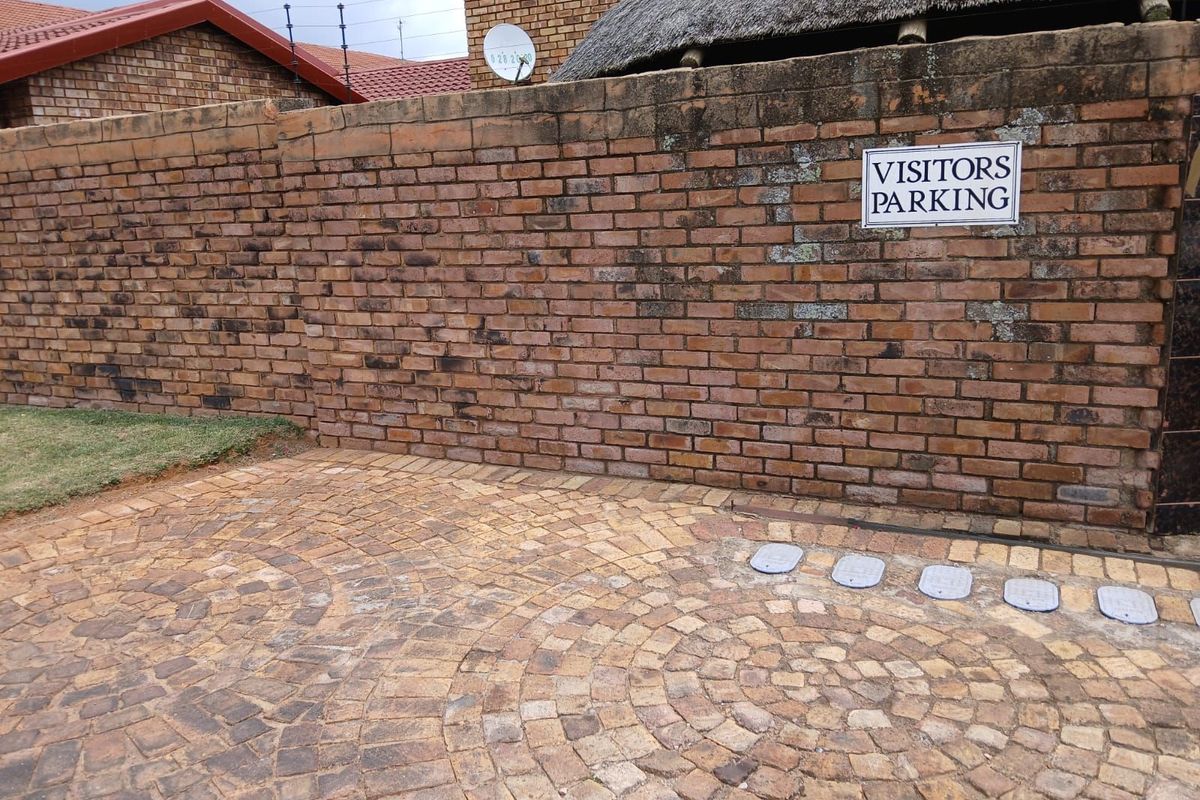 Townhouse For Sale in Culemborg Park - Photo 2