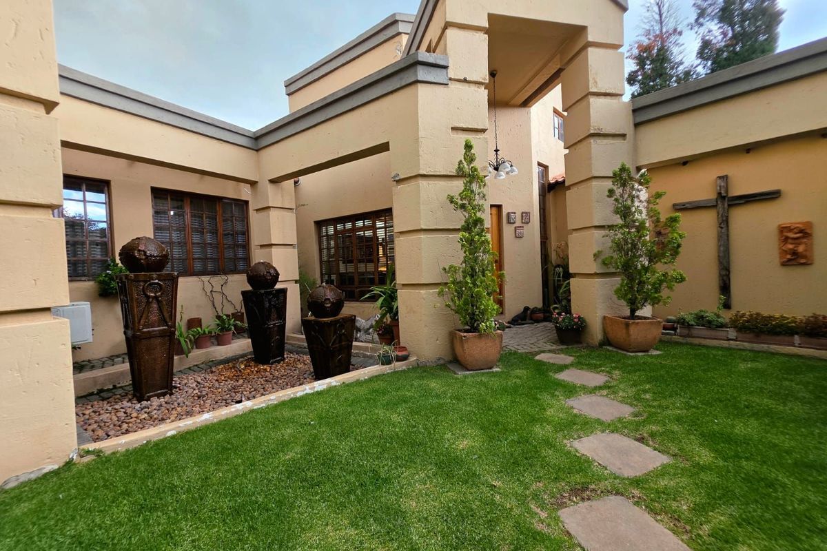 House For Sale in Secunda Central - Photo 2