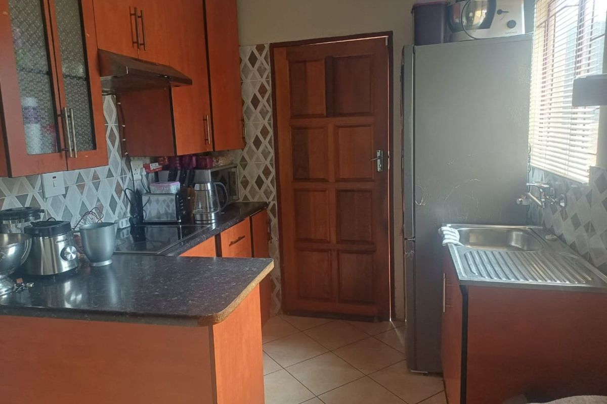 House To Rent in Soshanguve Ext - Photo 3