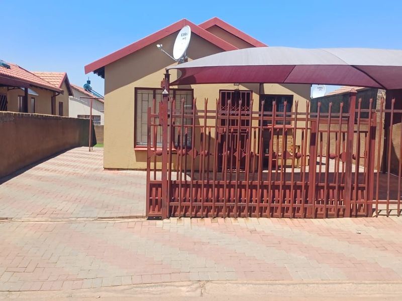 House To Rent in Soshanguve Ext - Photo 2