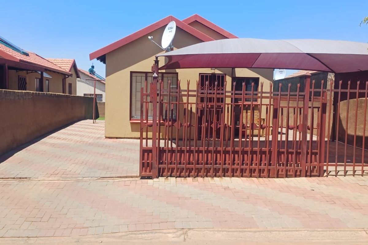 House To Rent in Soshanguve Ext - Photo 2