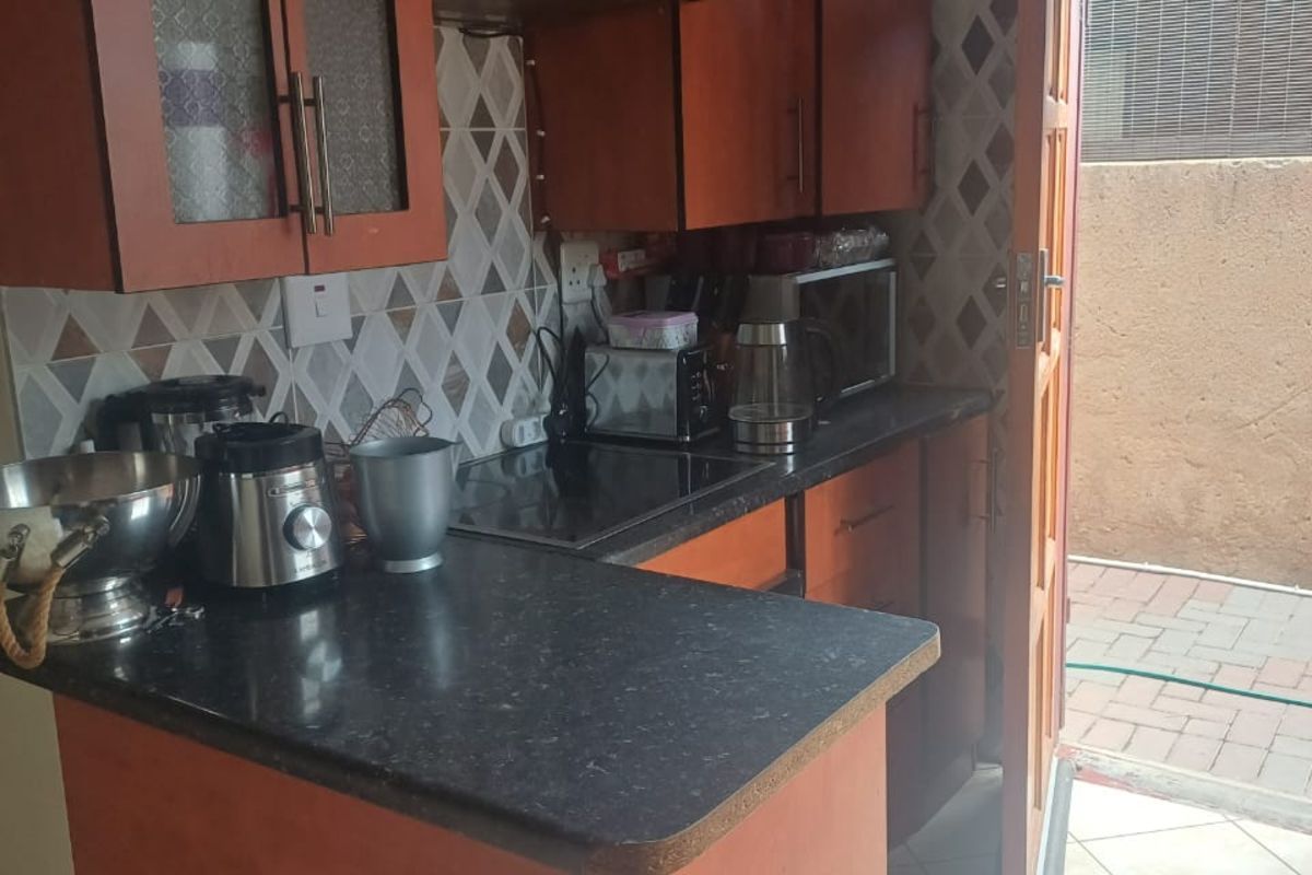 House To Rent in Soshanguve Ext - Photo 4