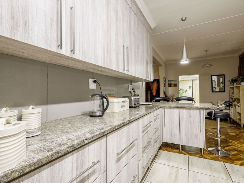 House For Sale in Maroelana - Photo 6