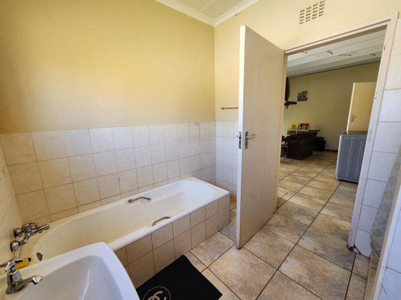 House For Sale in Verwoerdpark - Photo 5