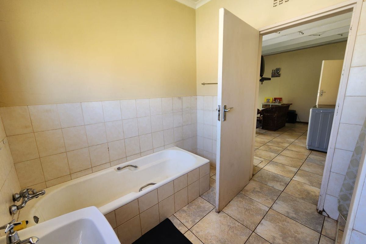 House For Sale in Verwoerdpark - Photo 5