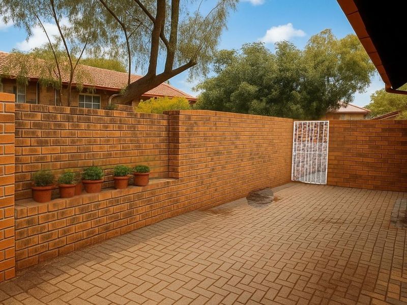 Townhouse For Sale in Newlands - Photo 7