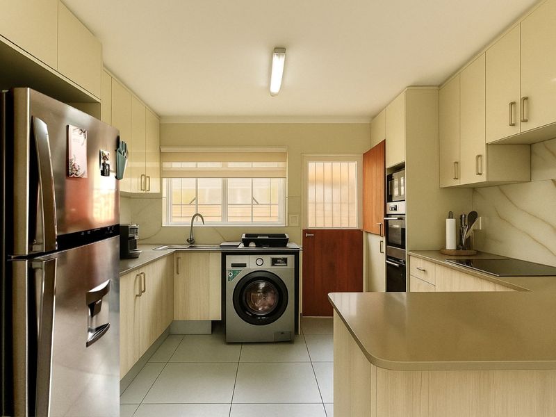 Townhouse For Sale in Newlands - Photo 6