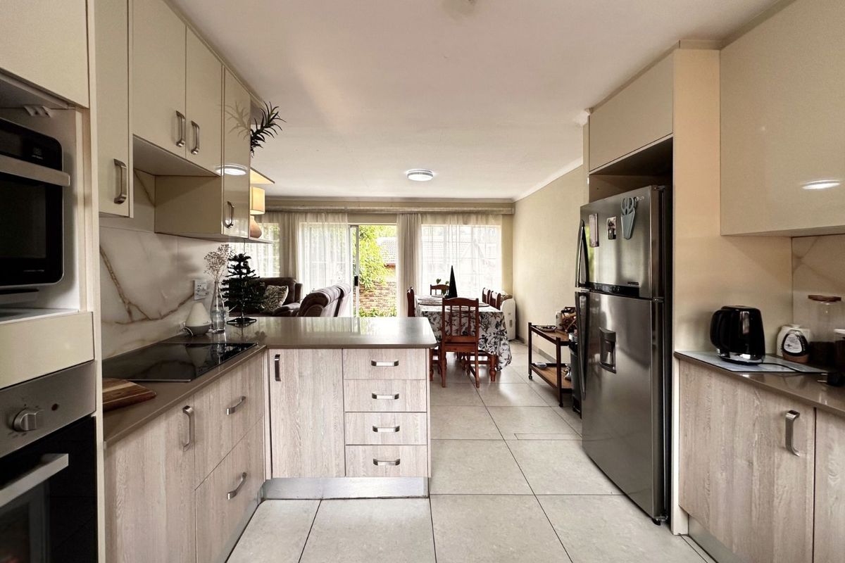 Townhouse For Sale in Newlands - Photo 5