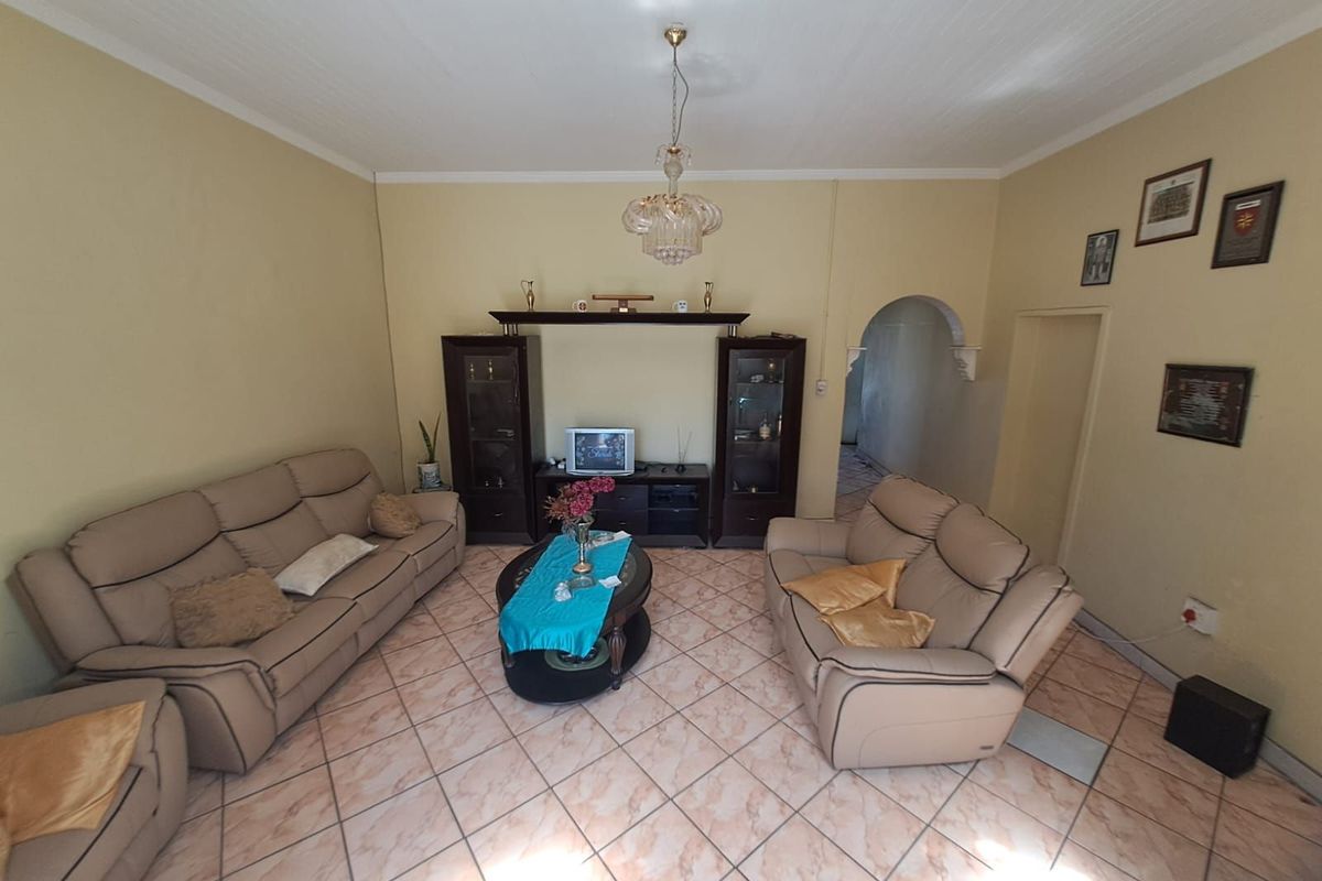 House For Sale in College Hill - Photo 2