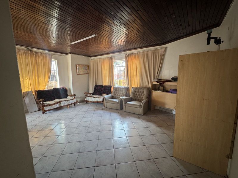 House For Sale in Laudium Ext 1 - Photo 7