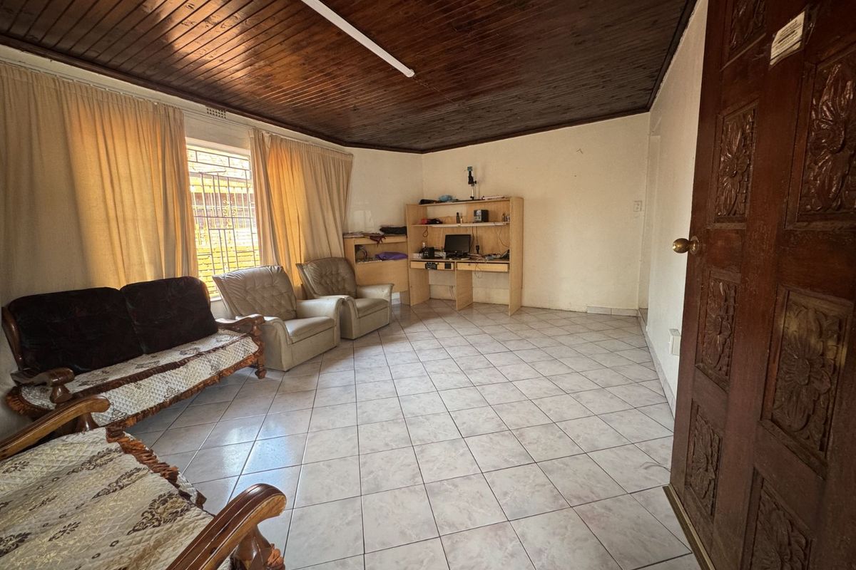 House For Sale in Laudium Ext 1 - Photo 5