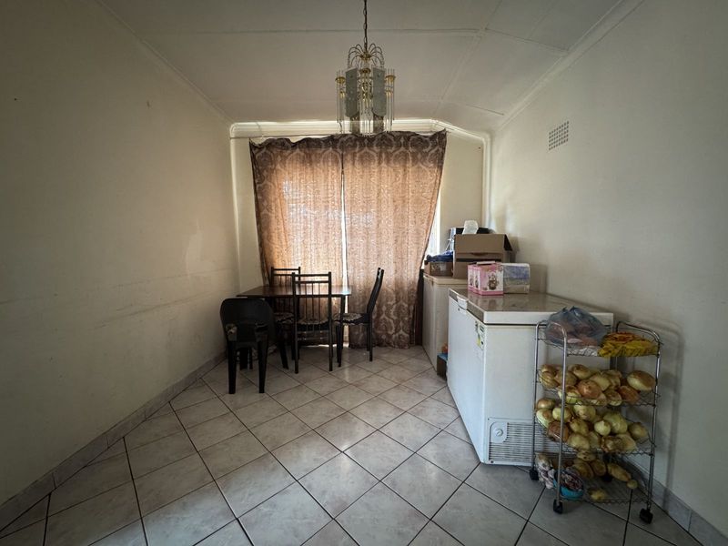 House For Sale in Laudium Ext 1 - Photo 9