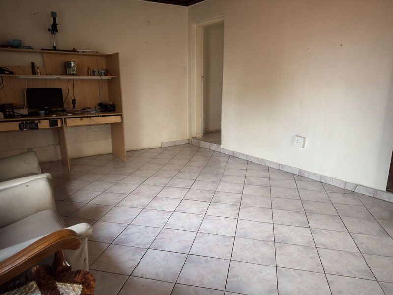 House For Sale in Laudium Ext 1 - Photo 8