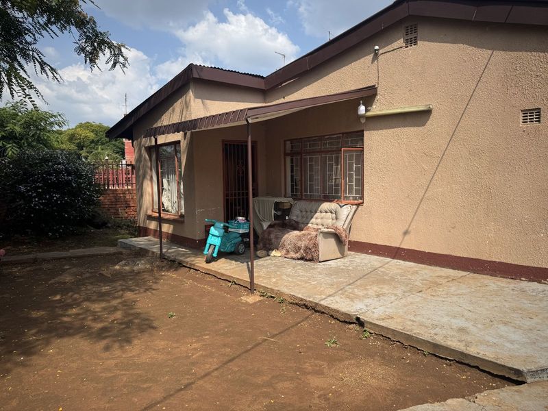 House For Sale in Laudium Ext 1 - Photo 3