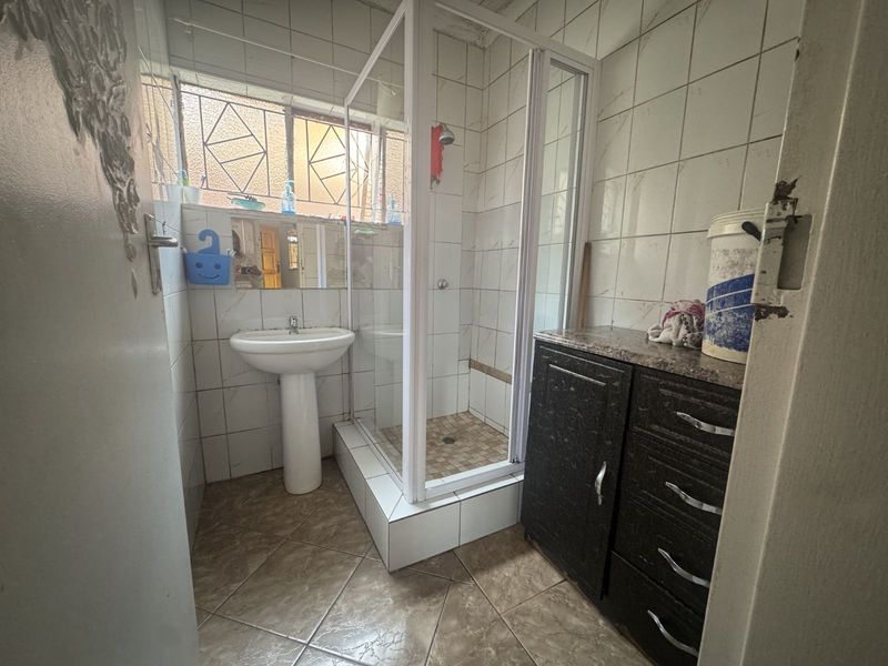 House For Sale in Laudium Ext 1 - Photo 8